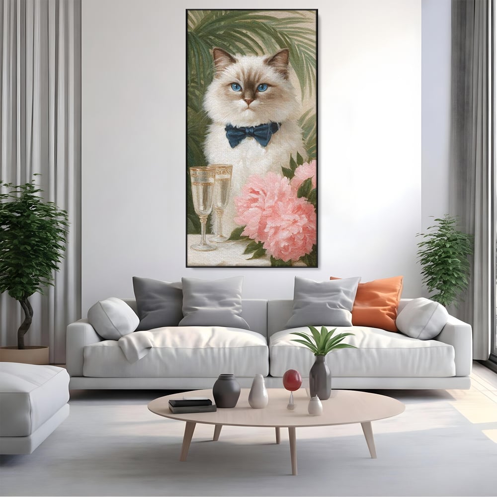 Tablou canvas cu tablou canvas cu motan elegant, in rama de aluminiu negru, pe perete intr-un living